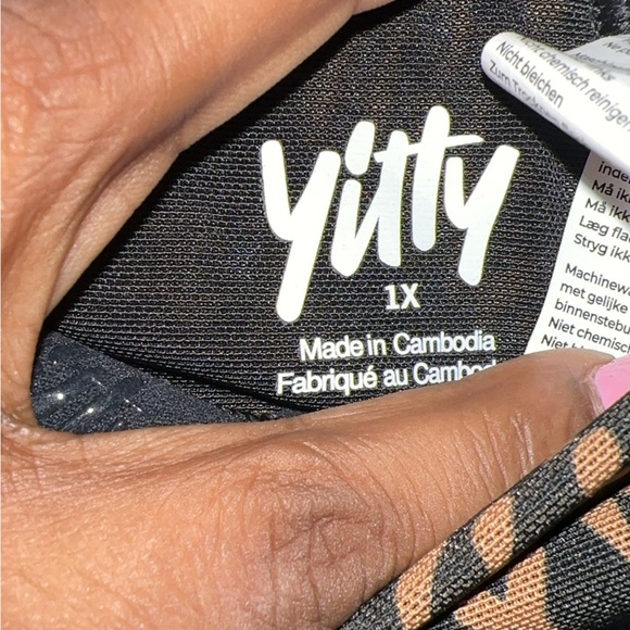 YITTY By Fabletics Cropped Windbreaker L with matching mesh biker short 1X - Picture 4 of 5